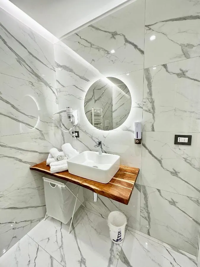 Oltremare Luxury Suites Bari 0*,